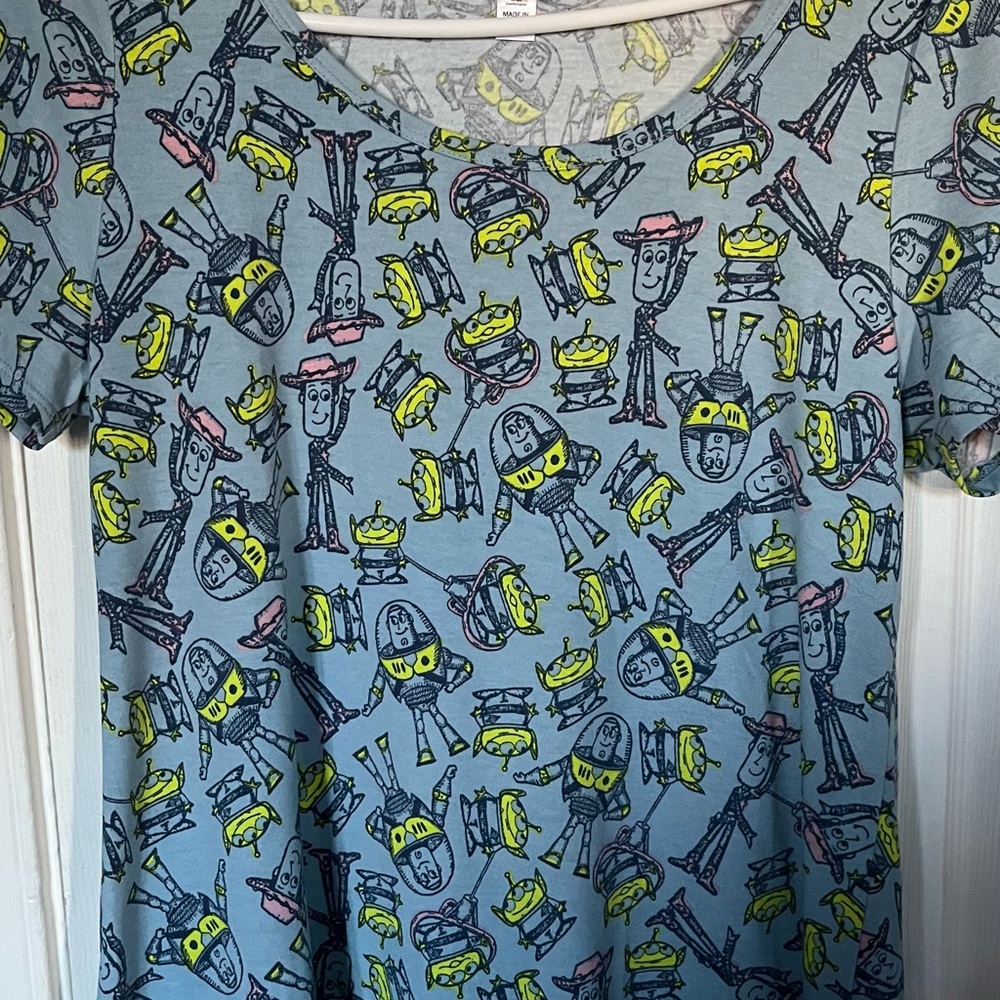 LuLaRoe Alien Graphic Tee - Gray and Green